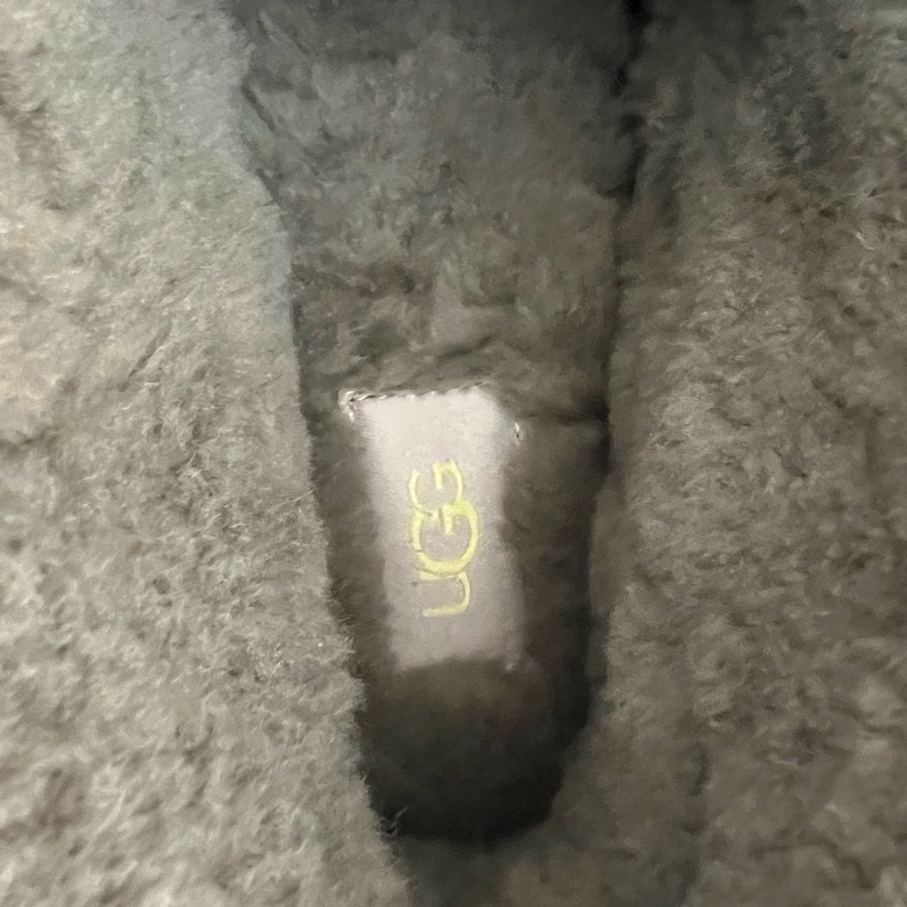 UGG - Picture 6 of 8
